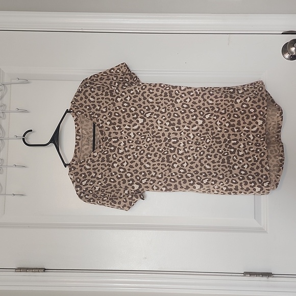 Tops - Zoe & Liv Animal Print Top Size Medium